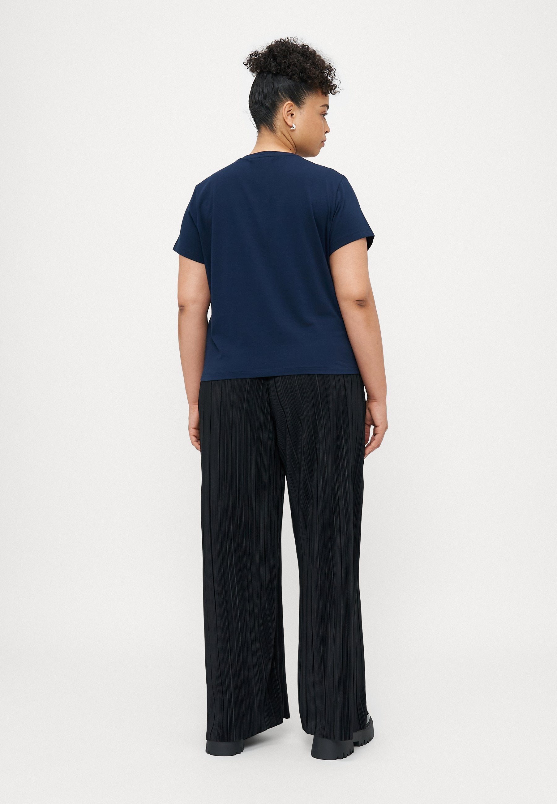 CURVE LOGO EMBROIDERY JERSEY CREW NECK T-SHIRT Media 4