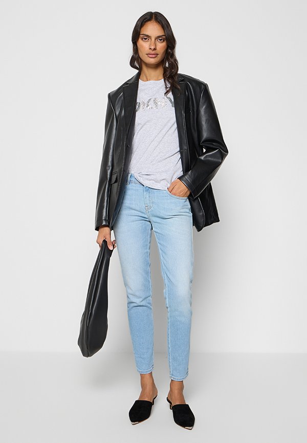 DKNY