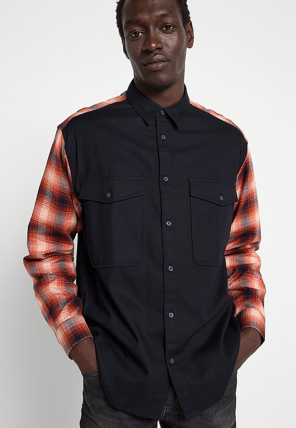 Armani Exchange LOOSE FIT