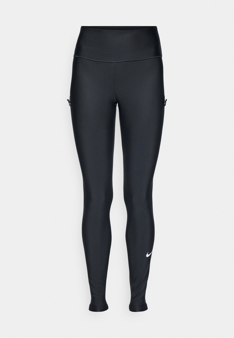 Schwarze hochtaillierte Sportleggings mit Nike-Logo auf dem linken Bein und kleinen Seitentaschen an beiden Oberschenkeln.