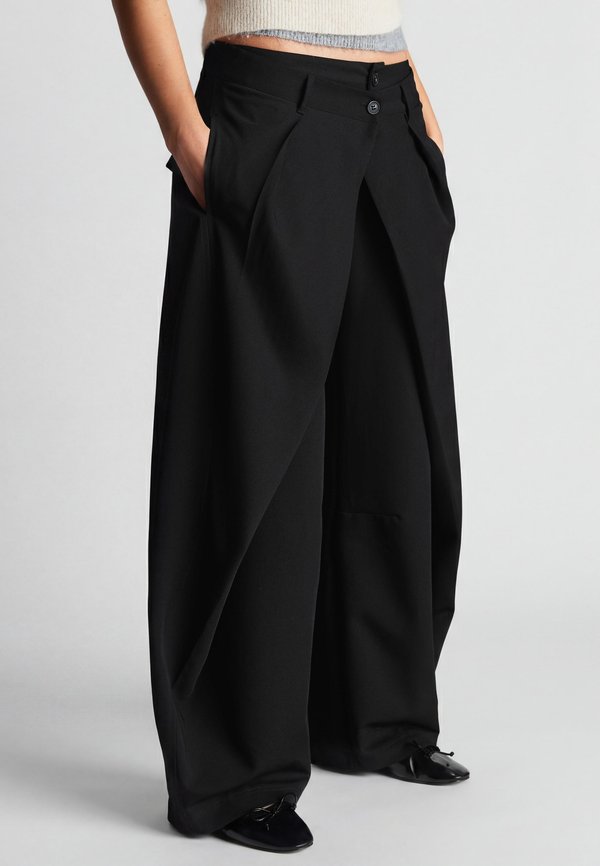 Bershka Trousers - black