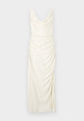 Cowl-Neck-Kleid aus cremefarbenem Stoff, mit drapierten Details, einer taillierten Silhouette und einem seitlichen Schlitz bis zur Oberschenkelhöhe.