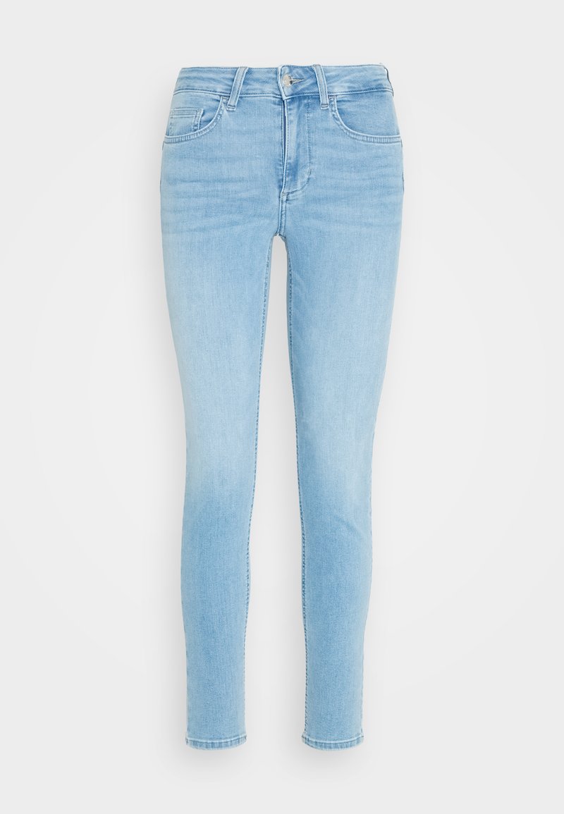 Helle blaue Skinny Jeans aus Denim; mit fünf Taschen, einem Reißverschluss auf der Vorderseite und einem Knopfverschluss. Glatte Textur mit Verwaschungen.