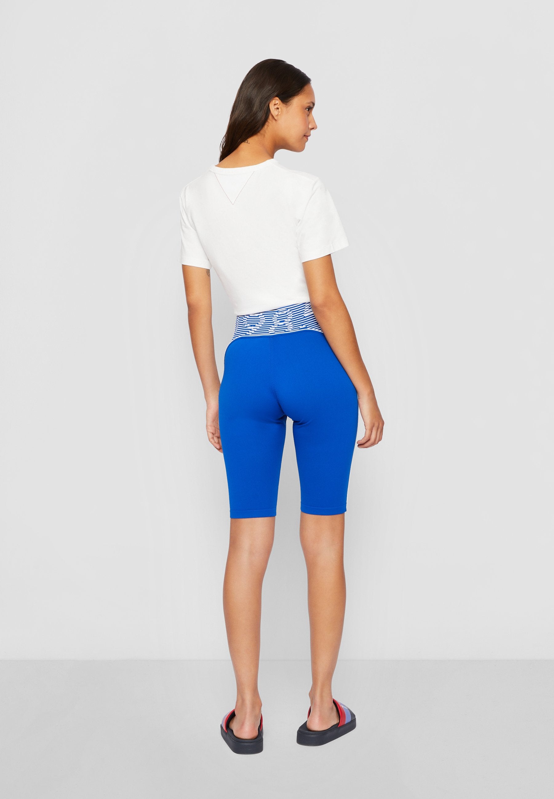 EXCLUSIVE HILFIGER TEAM Media 4