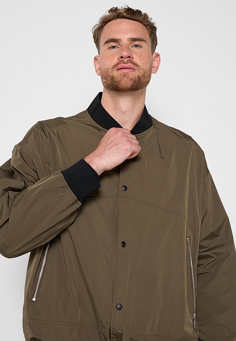 Armani Exchange Bomberjacke Media 4