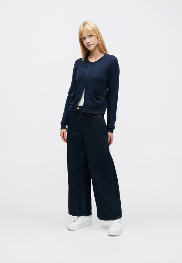 Hollister Co. WEBEX CLOUD CREW
