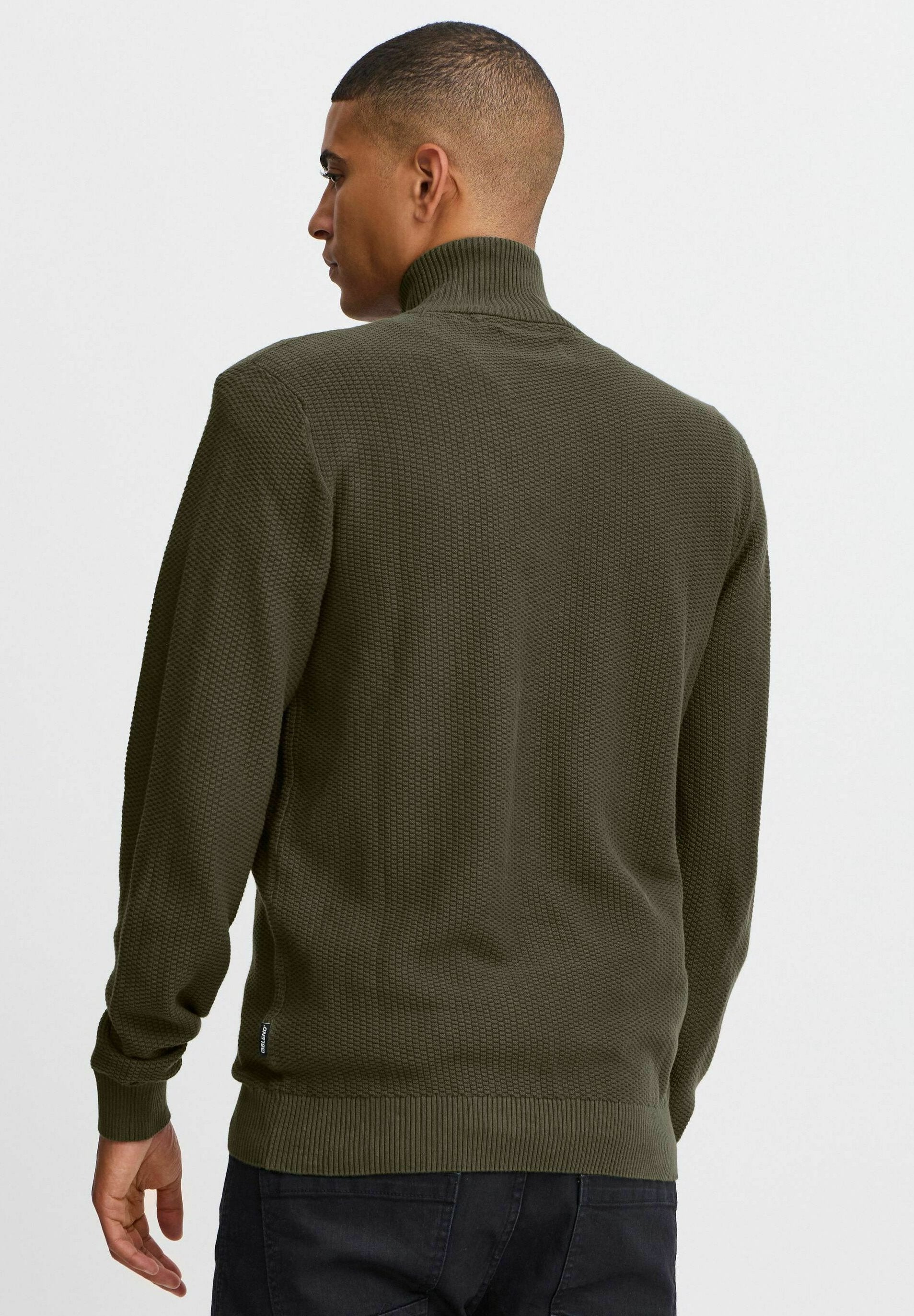 BHPULLOVER FINE KNIT TROYER Media 4