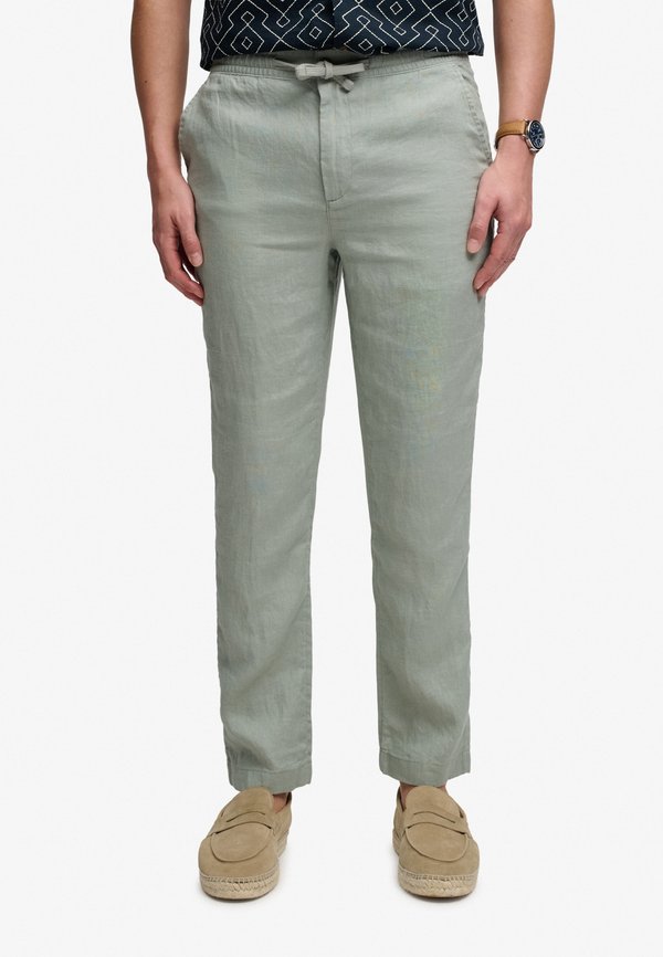 Superdry & Co M7011509A . - Trousers - vert