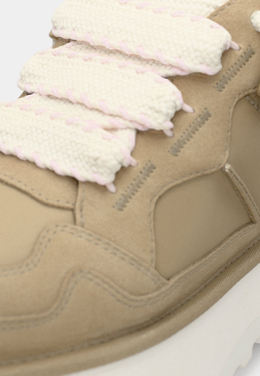 UGG ASTROMEL