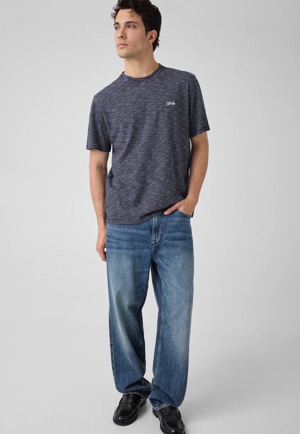 Guess GESTREIFTES T-SHIRT - Print T-shirt - mehrfarbig  grundton blau