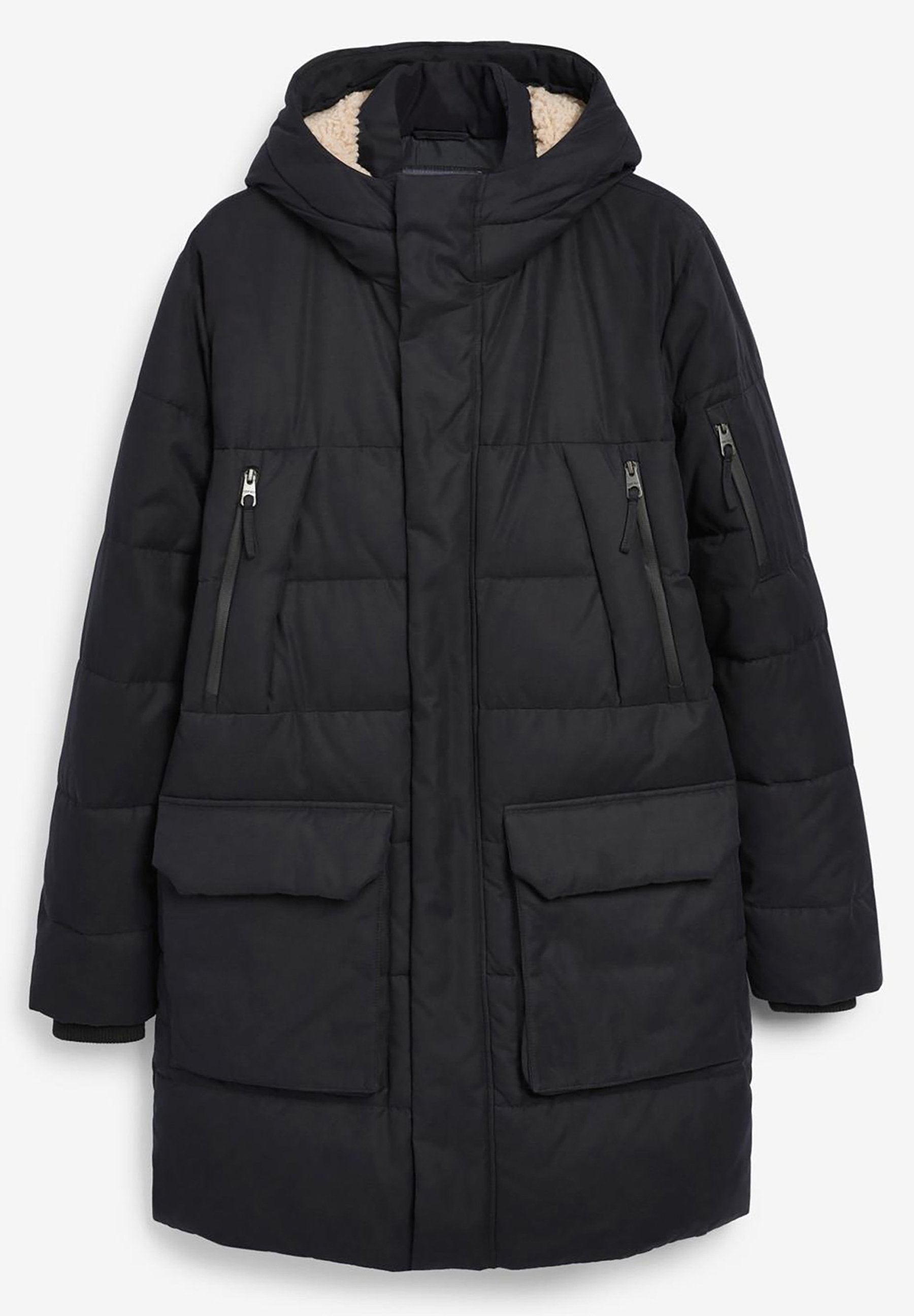 Schwarze Steppjacke mit Kapuze, Reißverschluss-Brusttaschen und großen Fronttaschen. Mit einem gesteppten Design und einem pelzigen Innenfutter.