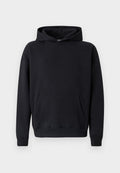 Schwarzer Hoodie aus weichem Stoff. Verfügt über eine Fronttasche, eine Kapuze mit Kordelzug und gerippte Bündchen. Schlichtes Design ohne sichtbare Muster oder Akzente.