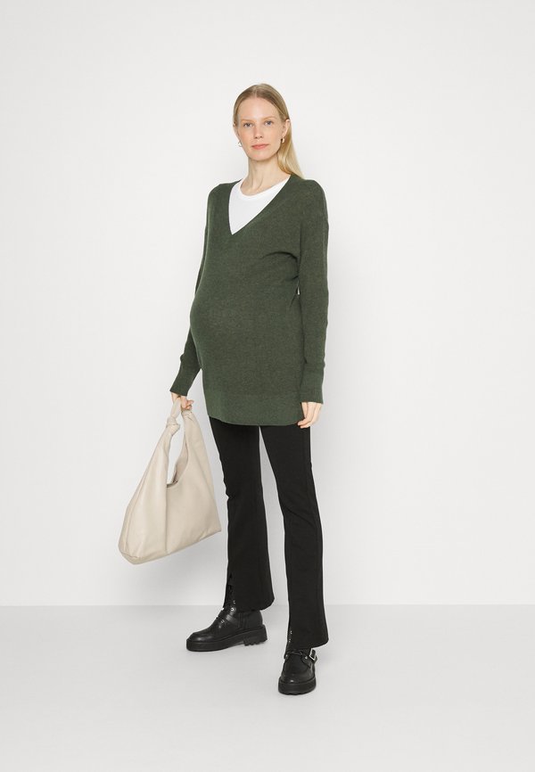 GAP Maternity V NECK