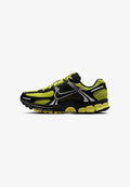 Nike Sportswear NIKE SPORTSWEAR WOMEN'S SHOES WITH REFLECTIVE ACCENTS ZOOM VOMERO 5 - Trainers - black metallic platinum bright cactus cyber