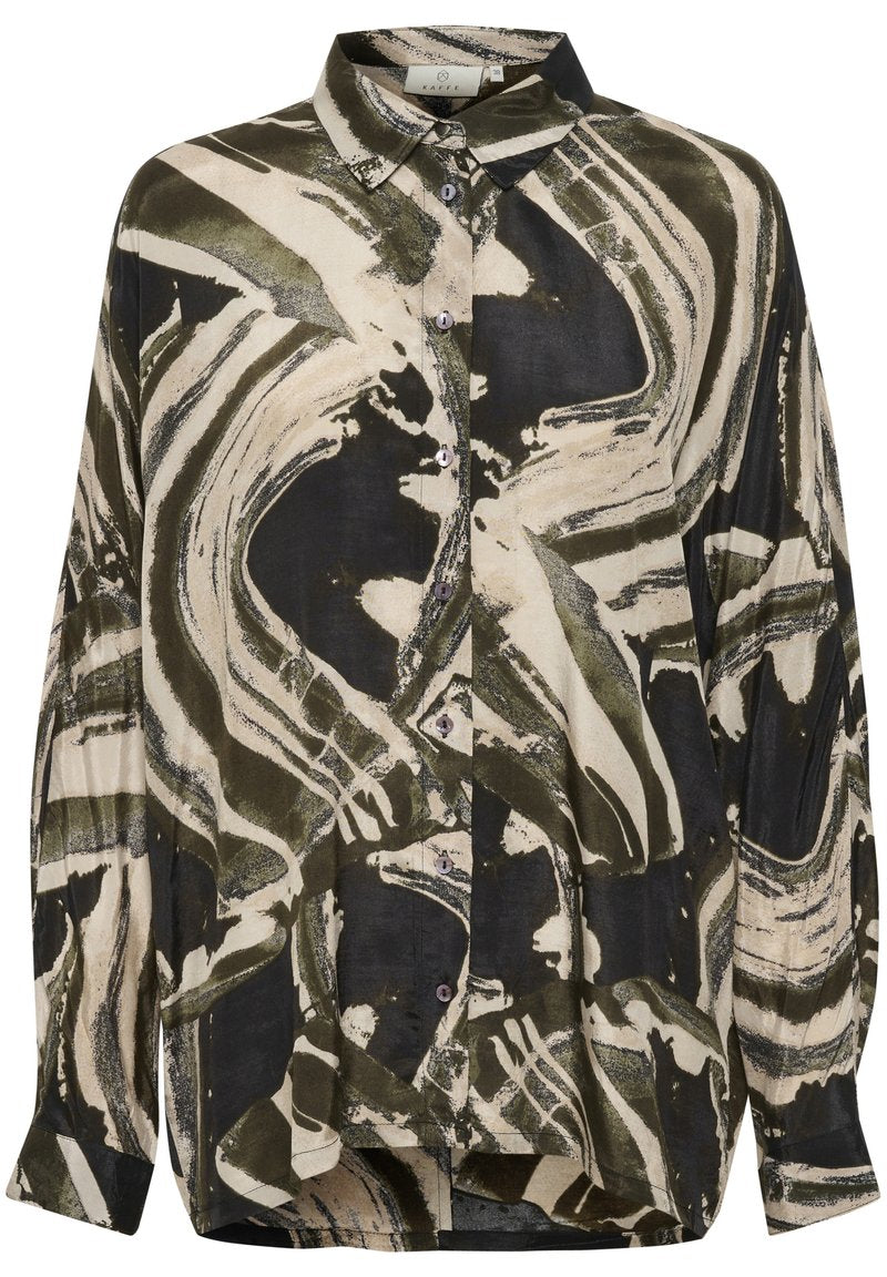 Langärmliges Hemd aus leichtem Stoff mit einem abstrakten Muster in Schwarz, Olivgrün und Creme, mit spitzem Kragen und Knopfverschluss.