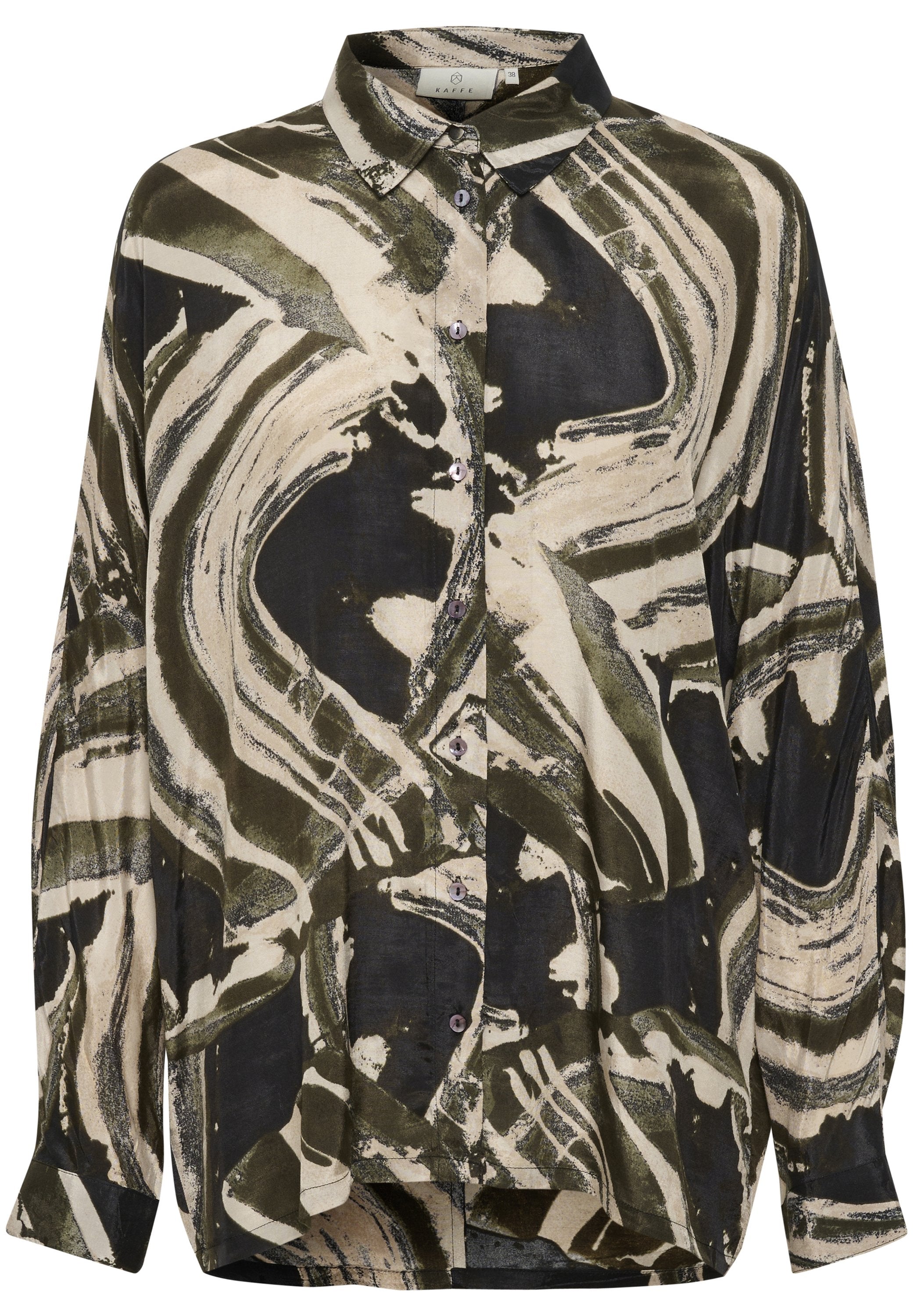 Langärmliges Hemd aus leichtem Stoff mit einem abstrakten Muster in Schwarz, Olivgrün und Creme, mit spitzem Kragen und Knopfverschluss.