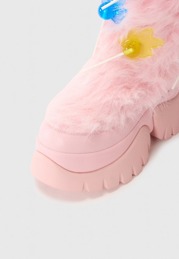 Koi Footwear