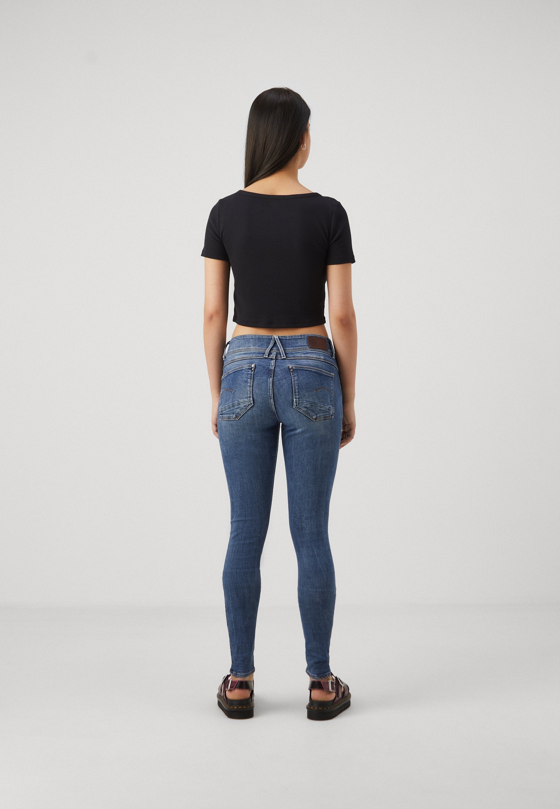 LYNN MID SUPER SKINNY WMN Media 4
