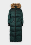 Grüne Daunenjacke mit einem mit Pelz besetzten Kapuzenrand, tailliertem Schnitt, langen Ärmeln, Reißverschluss und zwei Seitentaschen. Texturiertes, gestepptes Design.