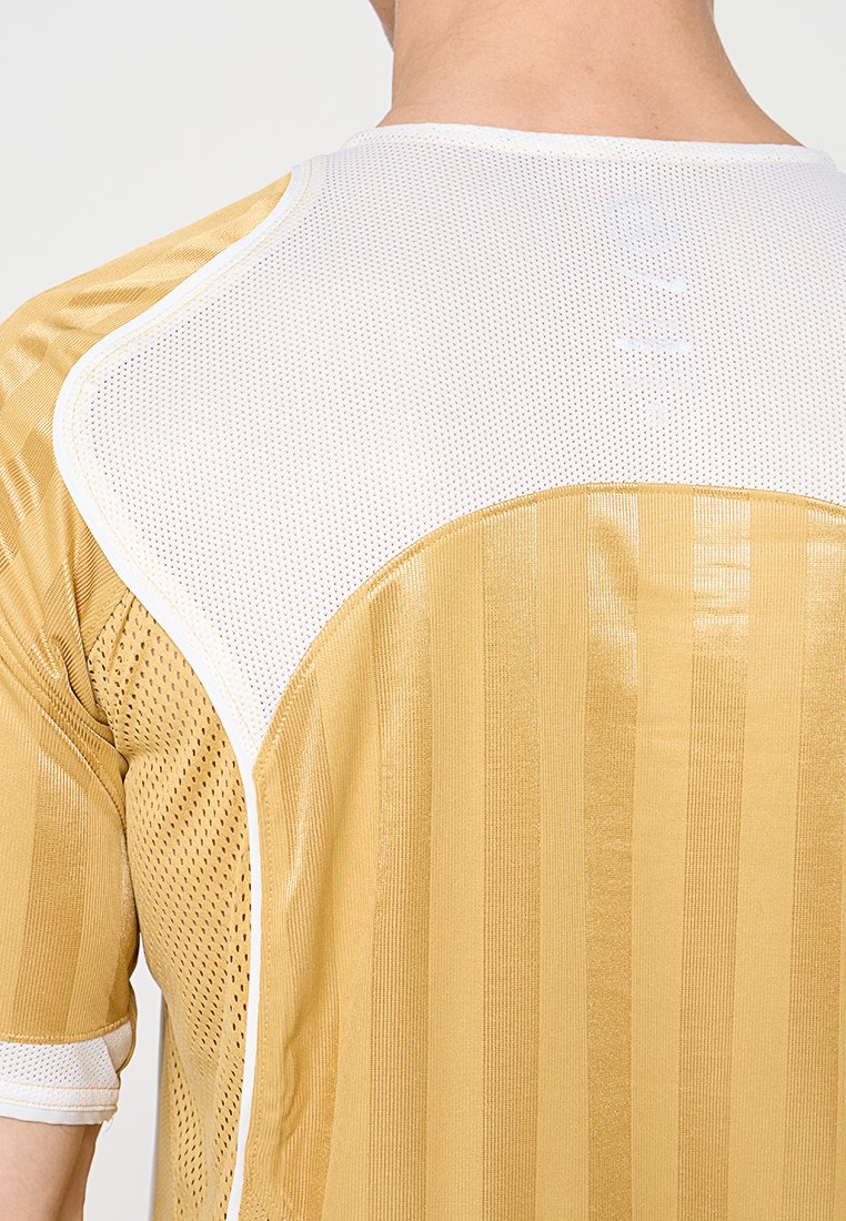 Nike Performance