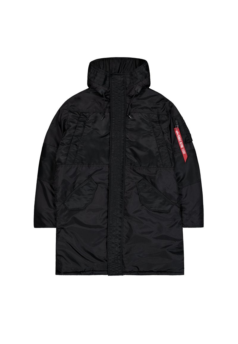 Schwarze Pufferjacke mit hohem Kragen, Frontreißverschluss und zwei großen Fronttaschen. Verfügt über eine Seitenreißverschlusstasche mit einem roten Etikett. Glatte, glänzende Oberfläche.