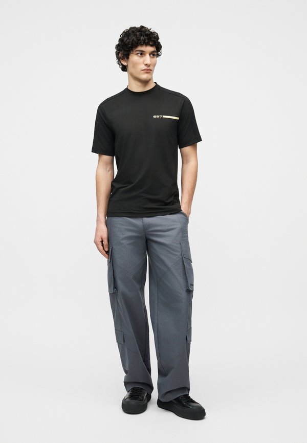EA7 Emporio Armani TRAIN LOGO SERIES TEE