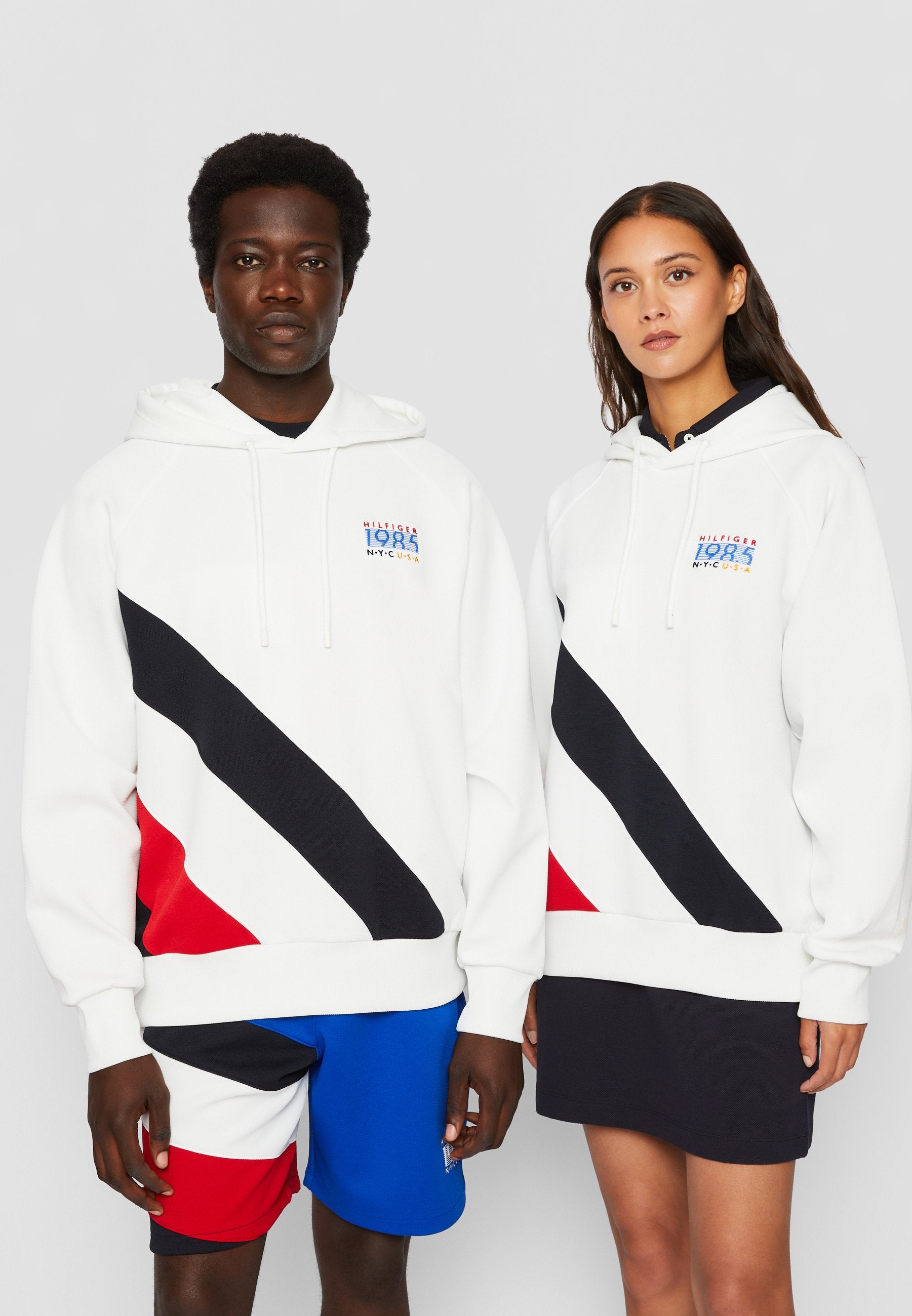 EXCLUSIVE UNISEX HILFIGER TEAM STRIPE HOODIE Media 3