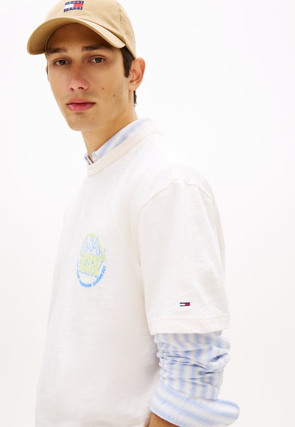 Tommy Jeans BUBBLE LOGO TEXTURED RELAXED T-SHIRT