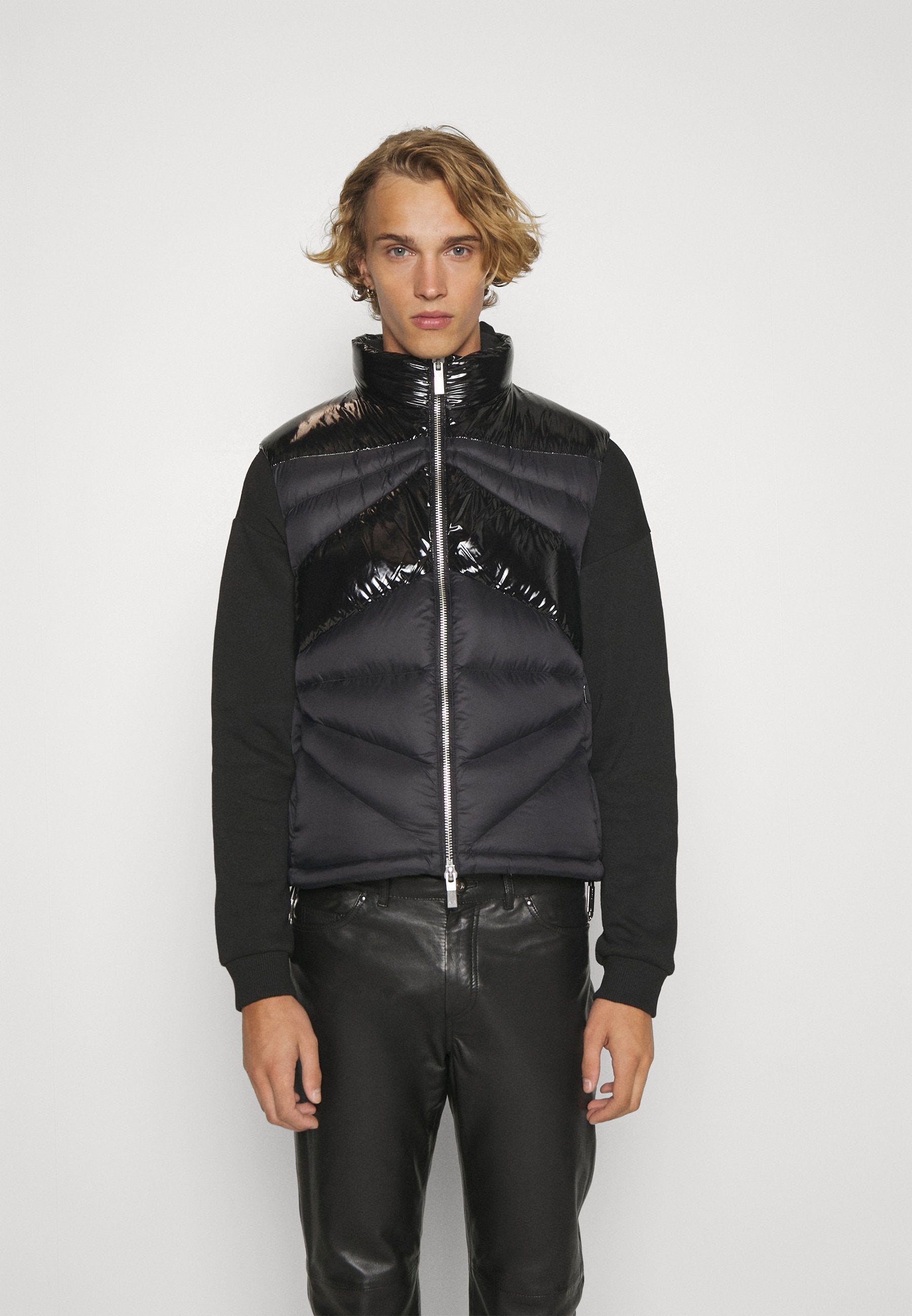 Armani Exchange Weste Media 3