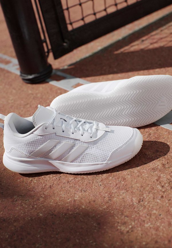 adidas Performance AVAFLASH