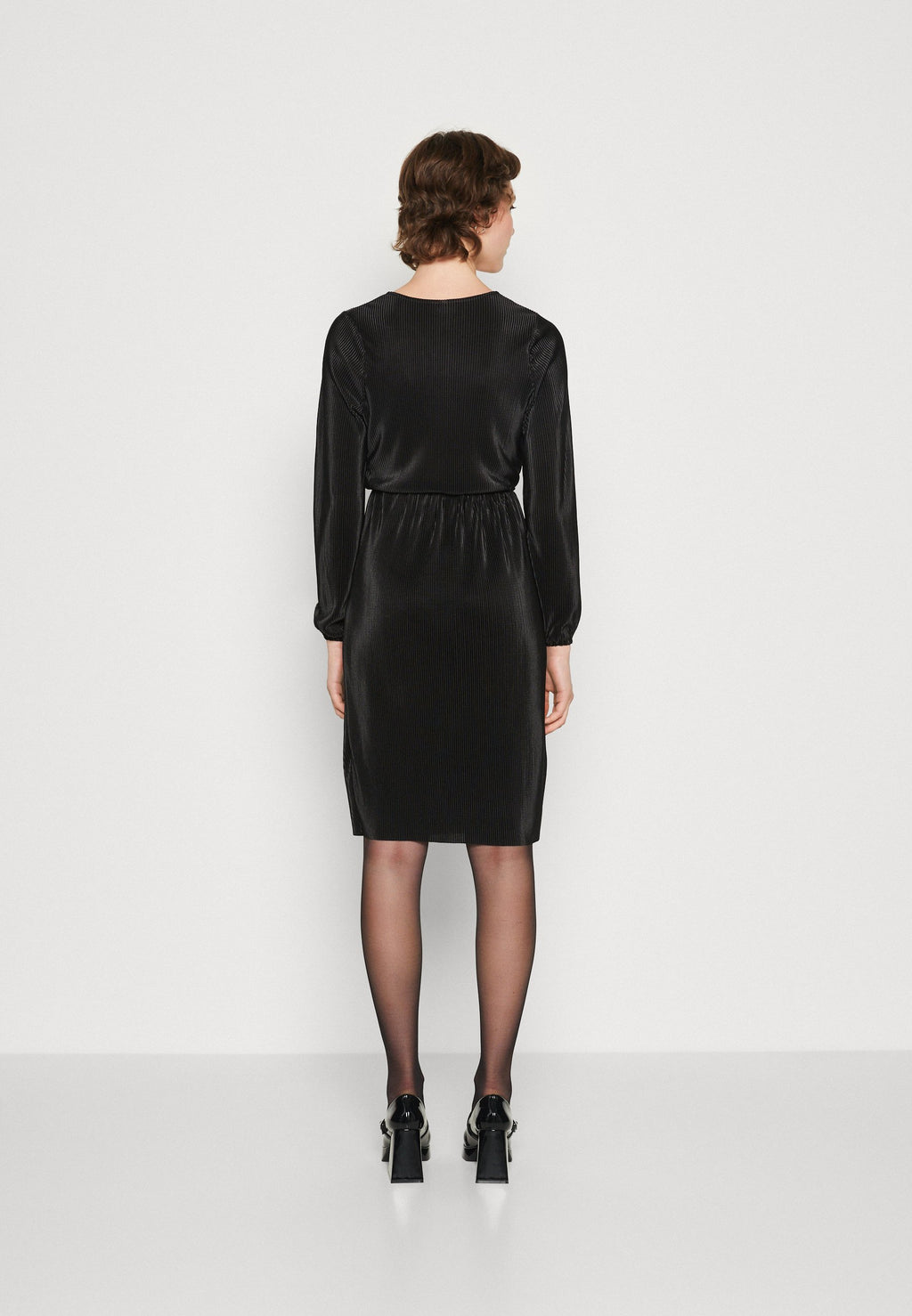 ONLNISA PLISSE WRAP DRESS  Media 4