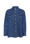 Dunkelblaues Denim-Hemd mit langen Ärmeln, Knopfverschluss, spitzem Kragen und zwei Brusttaschen. Mit verblasster Textur und kontrastierenden Nähten.