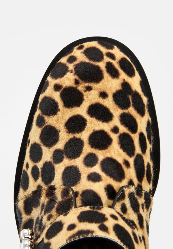 Stuart Weitzman