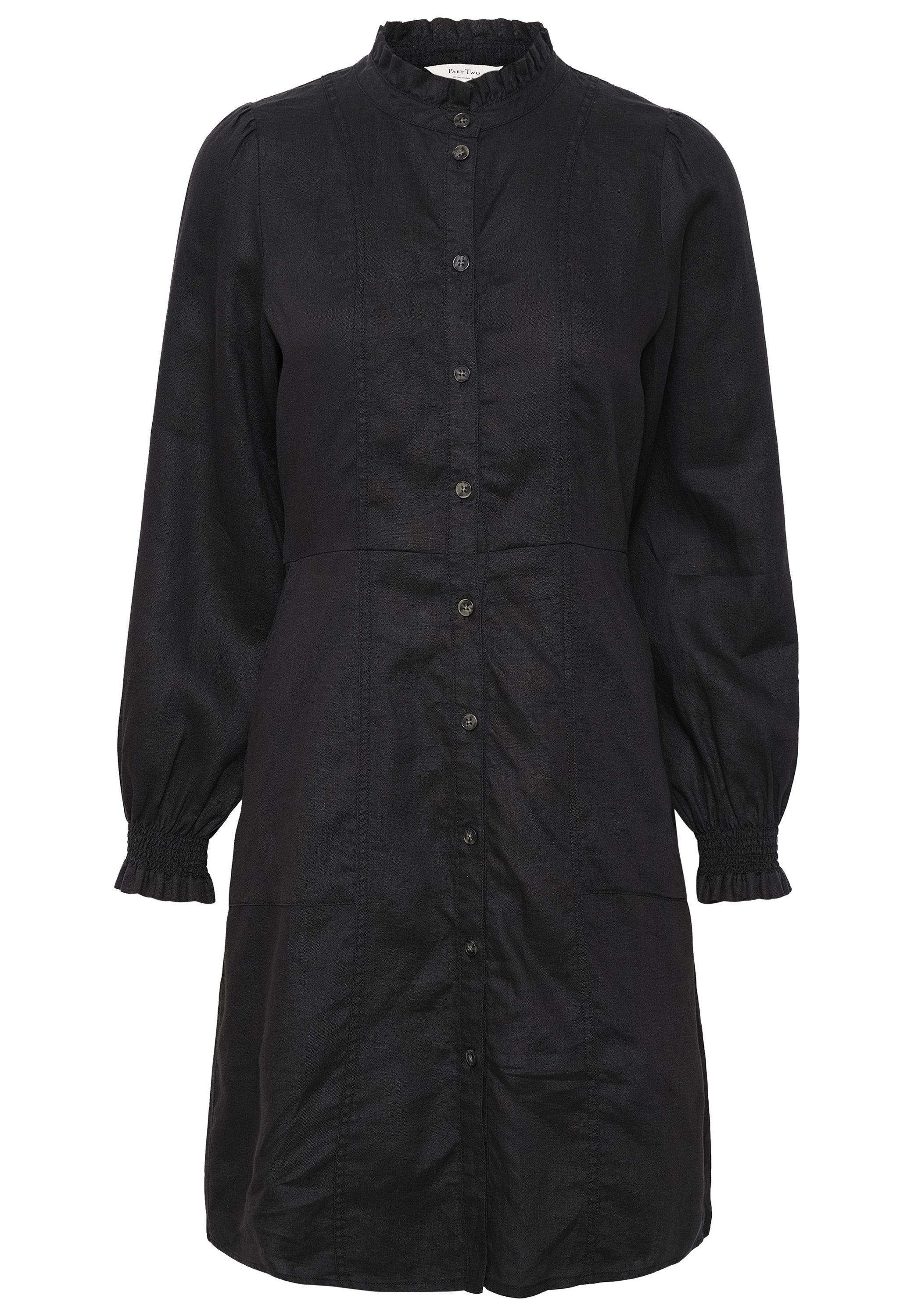 Schwarzes Leinenkleid mit rüschiertem Ausschnitt, langen Ärmeln mit elastischen Bündchen, Knopfverschluss vorne und zwei seitlichen Taschen.