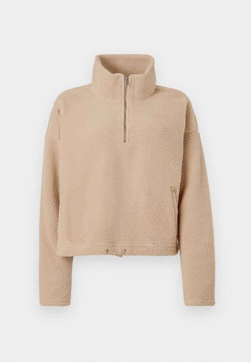 Beige Fleece-Pullover mit hohem Kragen, halbem Reißverschluss vorne und überschnittenen Schultern. Merkmale einen strukturierten Stoff und einen verkürzten Saum mit Kordelzug.