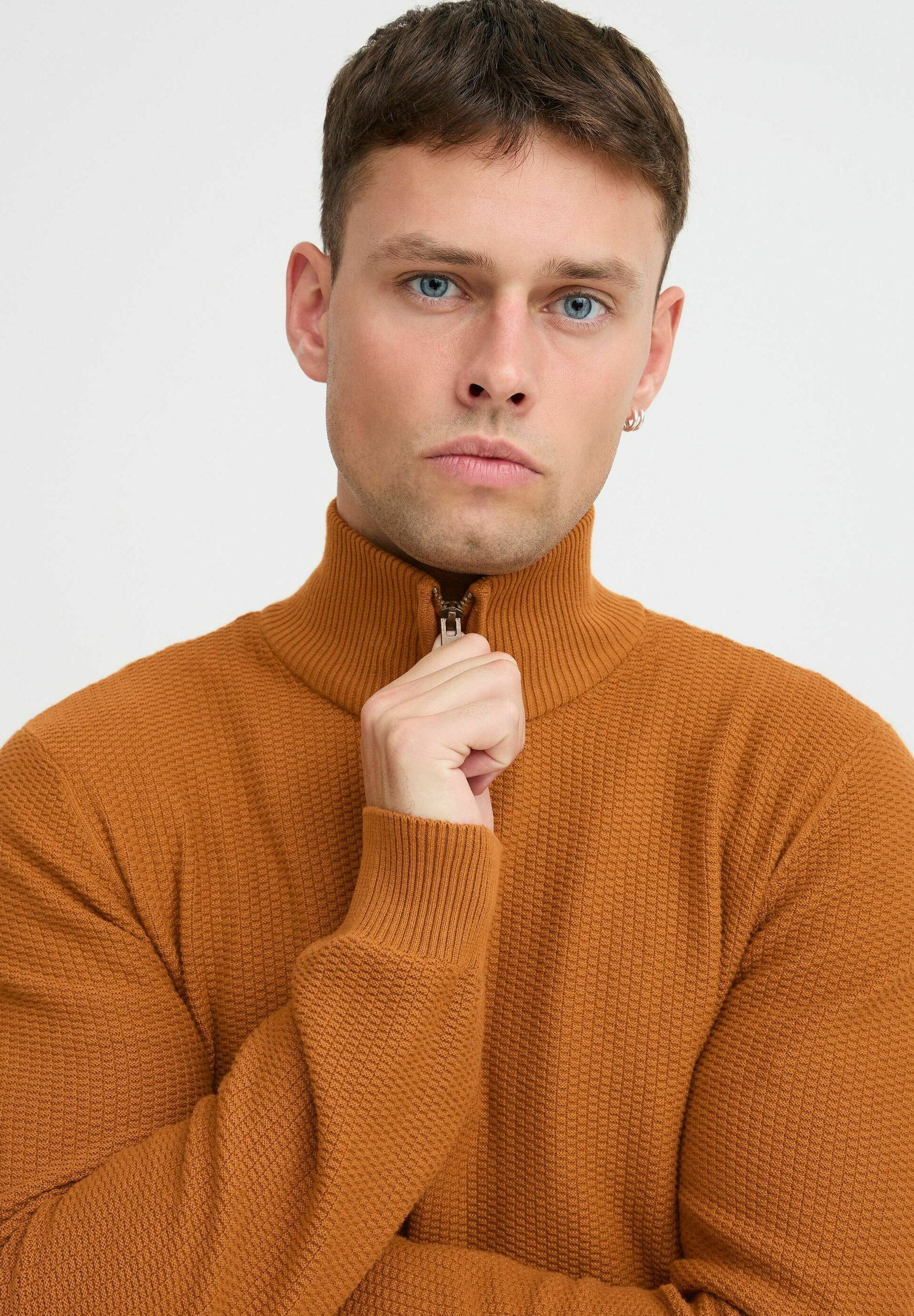 BHPULLOVER FINE KNIT TROYER Media 5