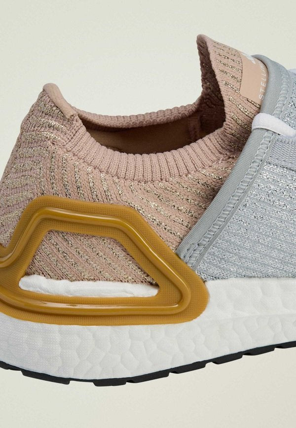 adidas by Stella McCartney ADIDAS BY STELLA MCCARTNEY ULTRABOOST DNA