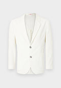 Weißer, strukturierter Blazer mit schlanker Passform, ausgestattet mit zwei Knöpfen, einer Tasche auf der linken Seite und einem glatten Innenfutter.