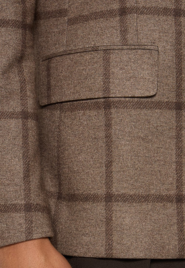 TAILORED FIT Media 6