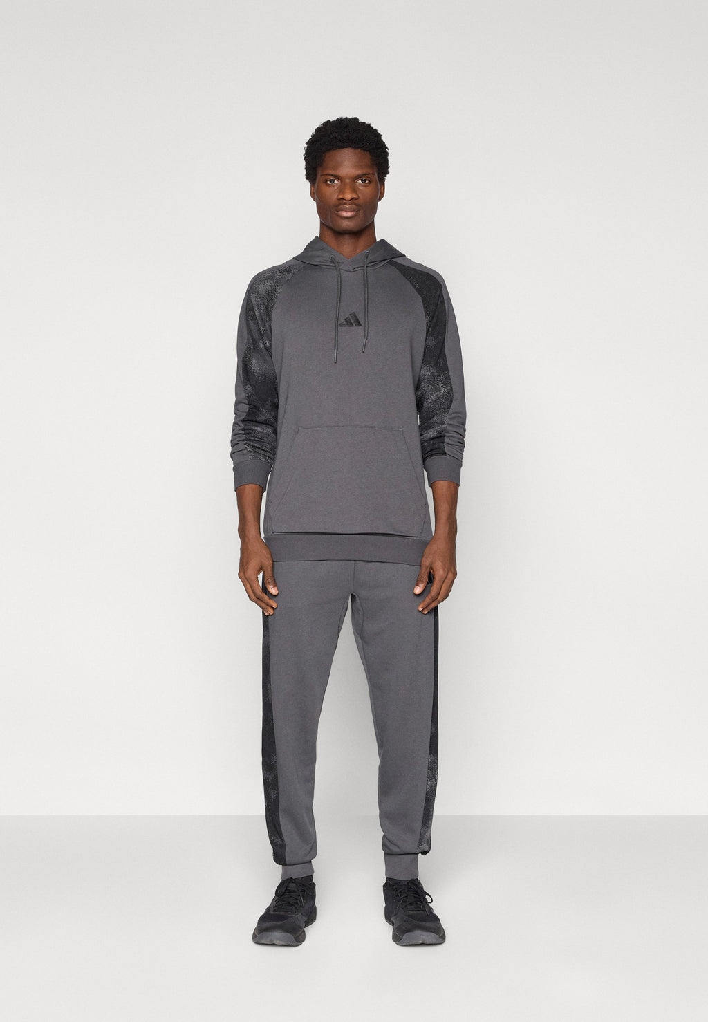 adidas Sportswear CAMO