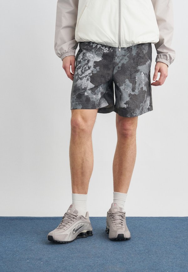 Nike Sportswear Shorts - black