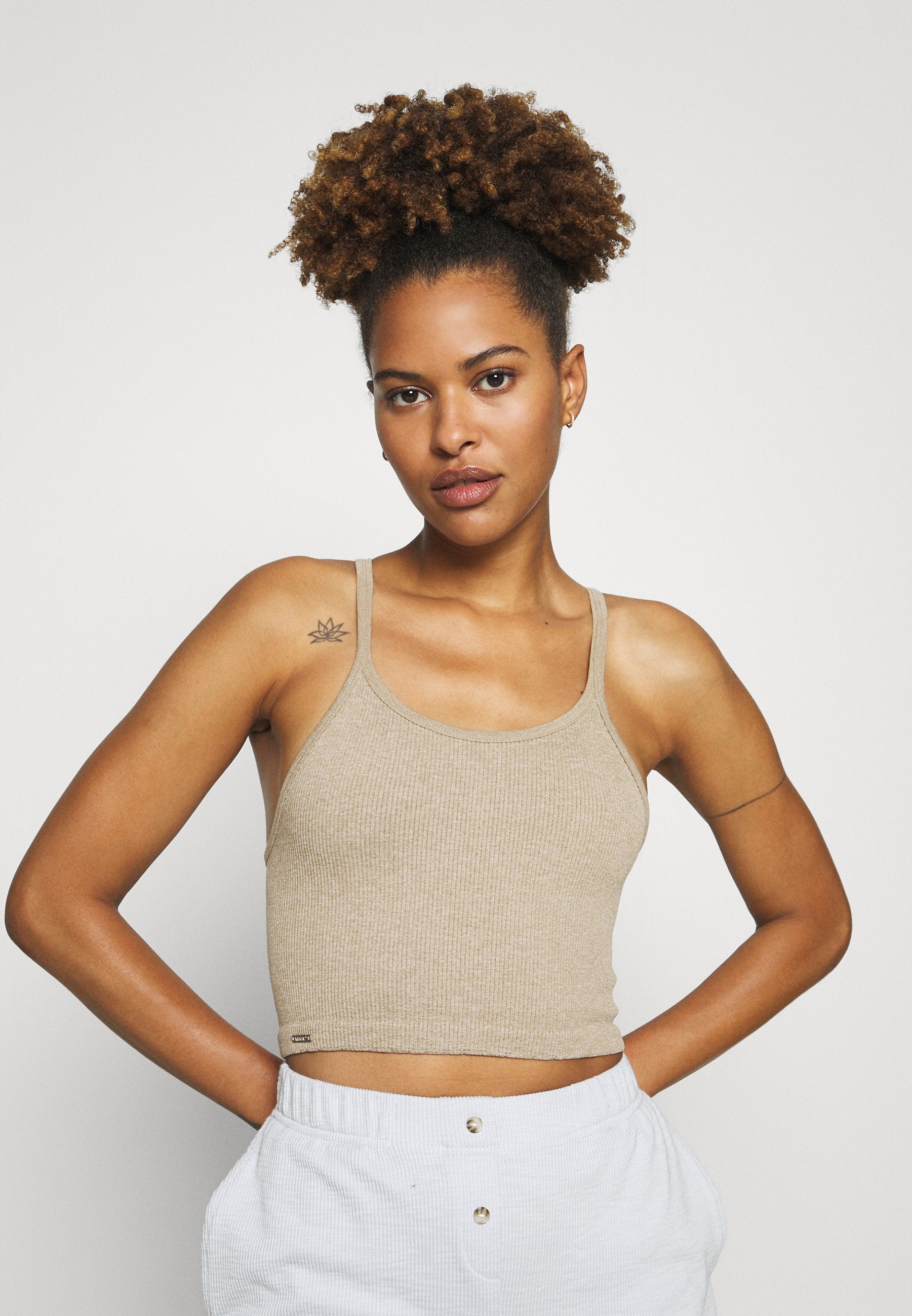 MAGIC Bodyfashion CROPPED LOUNGE TANK TOP
