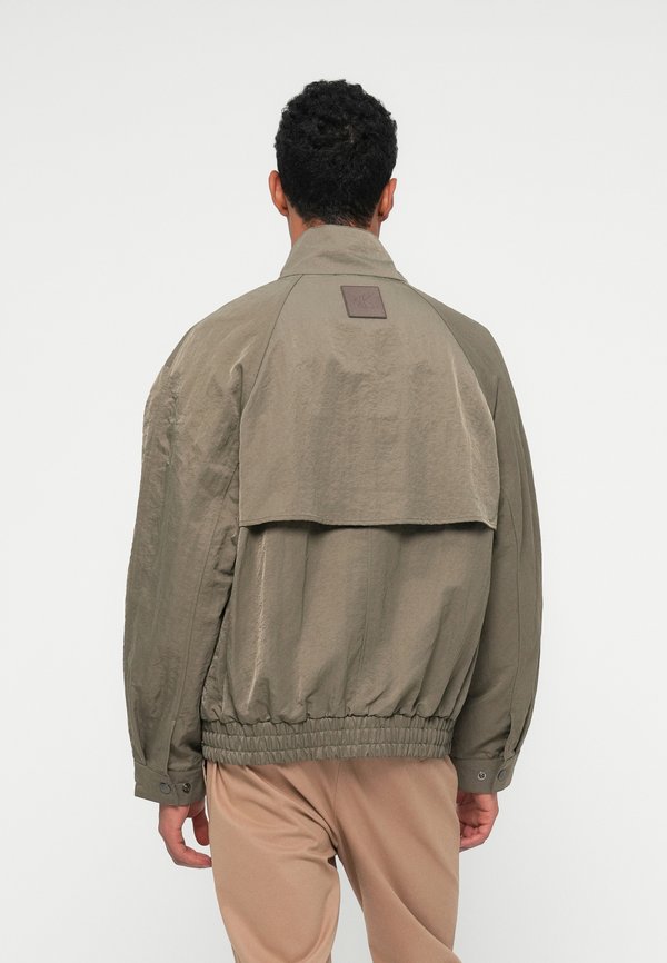 Calvin Klein RELAXED FIT