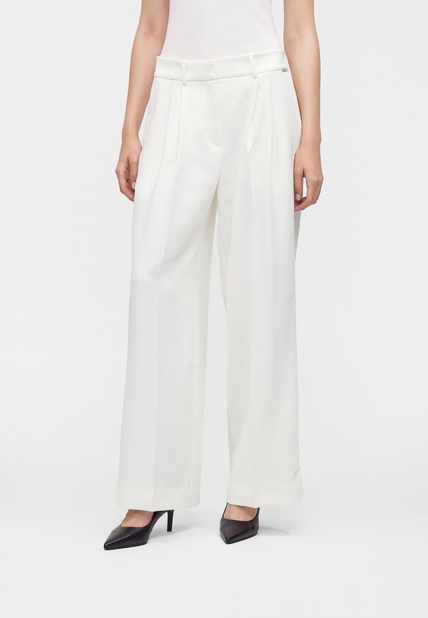 Calvin Klein EFFORTLESS WIDE LEG - Trousers - marshmallow