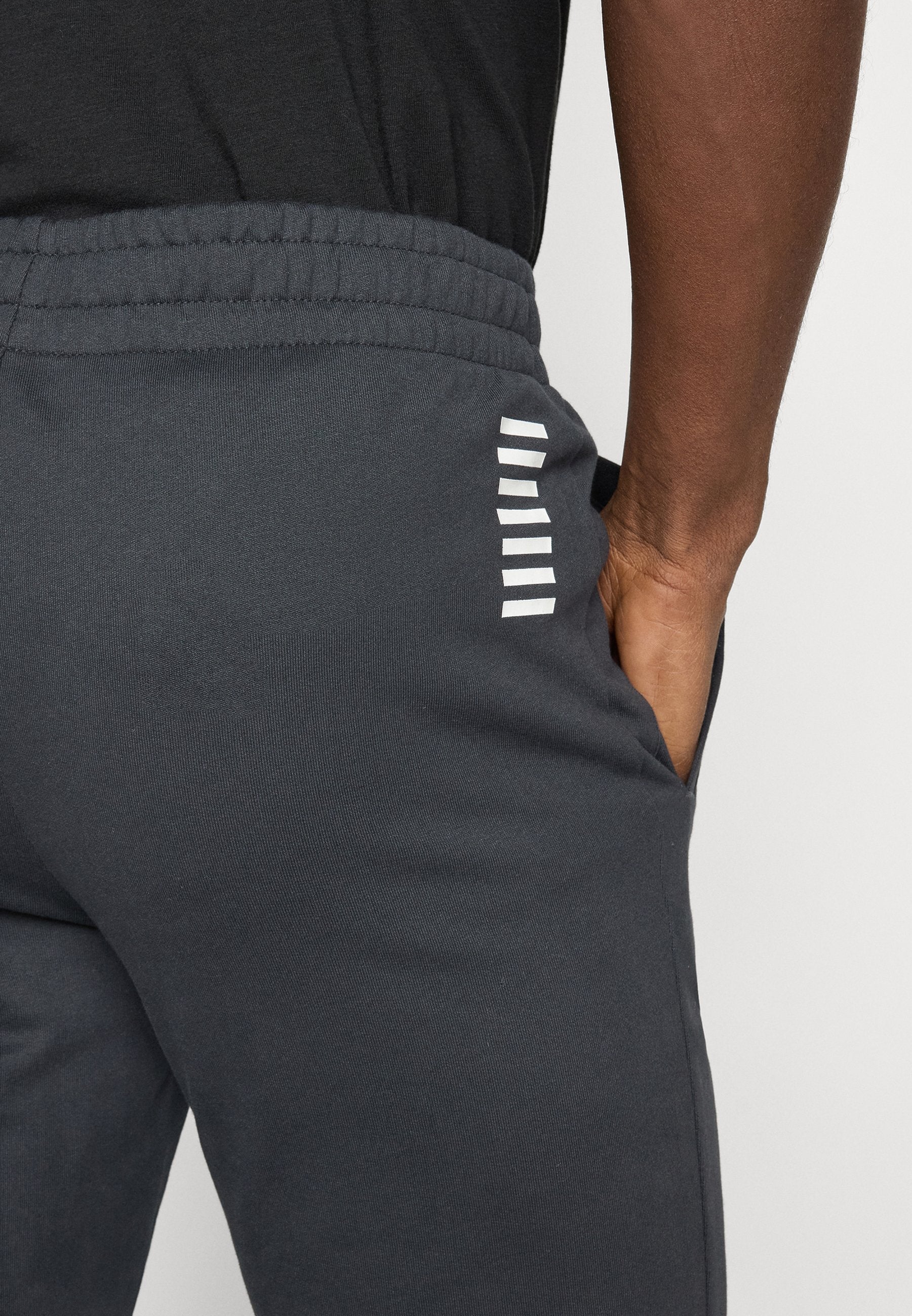 TROUSER Media 6
