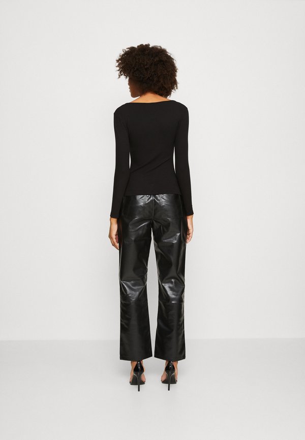 WAL G. DONNA SQUARE NECK