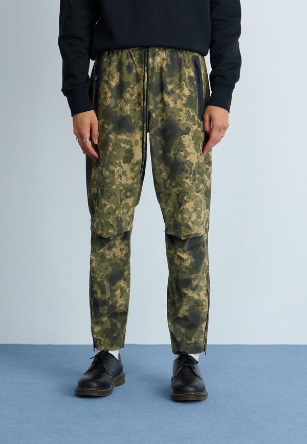 Nike Sportswear TECH - Tracksuit bottoms - neutral olive/black