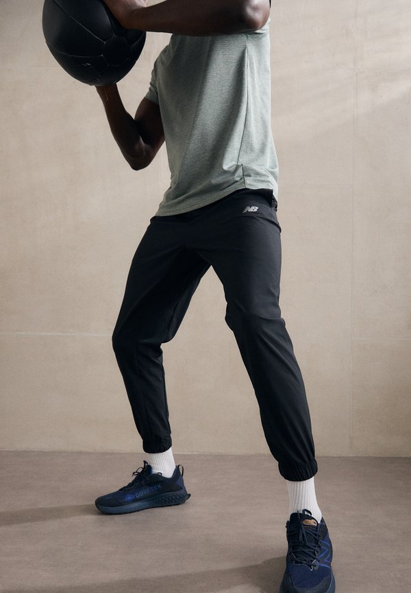 New Balance SPORT ESSENTIALS JOGGER - Tracksuit bottoms - black