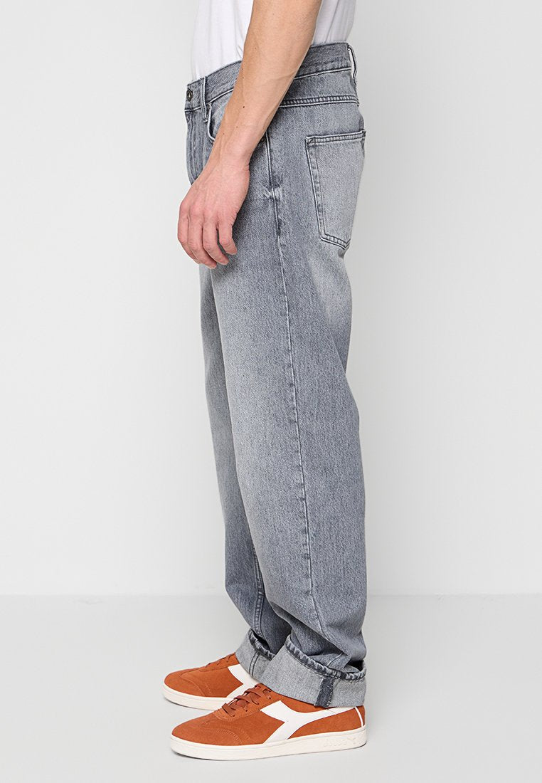 Lindbergh Loose Jeans Media 2