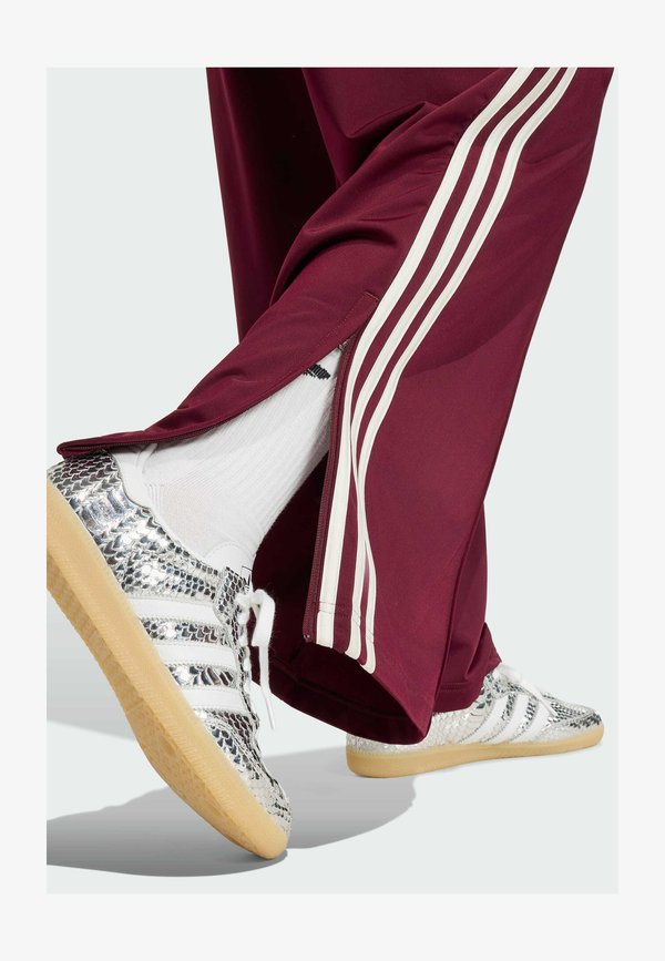 adidas Originals FIREBIRD LOOSE - Tracksuit bottoms - maroon   off white